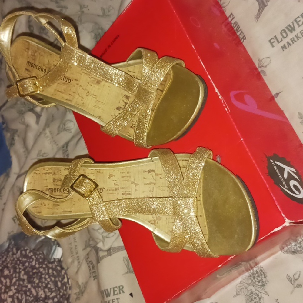 Gold wedges